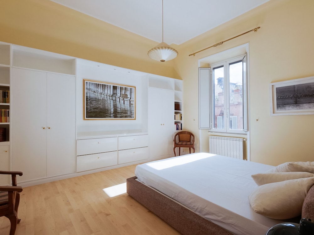 RSH Spanish Steps Luxury Apartments