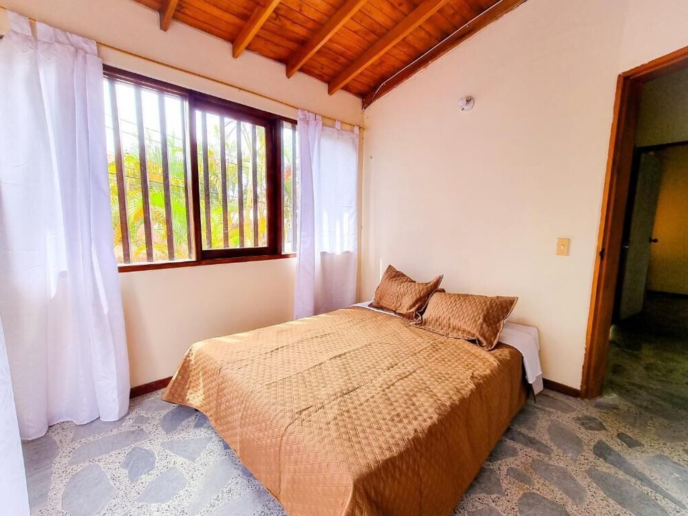 Hostal - Casa Rionegro