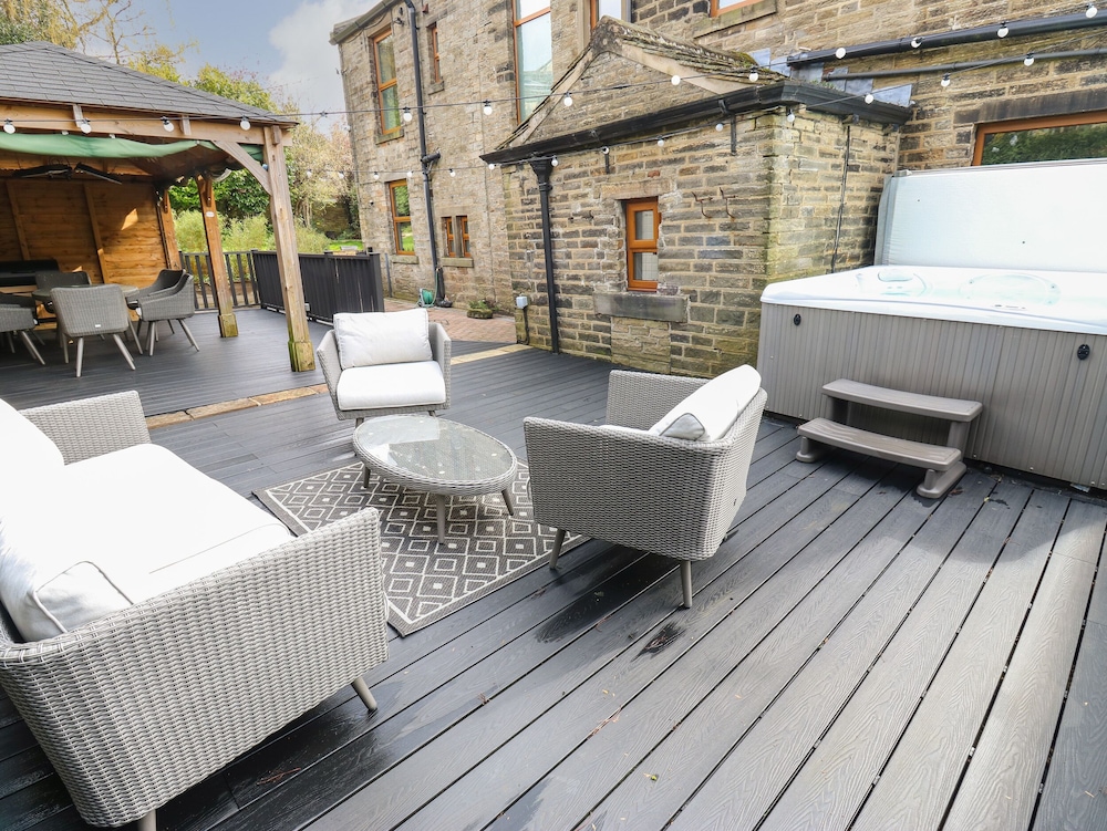 The Old Post Office - Pet Friendly Group Stays in Holmfirth