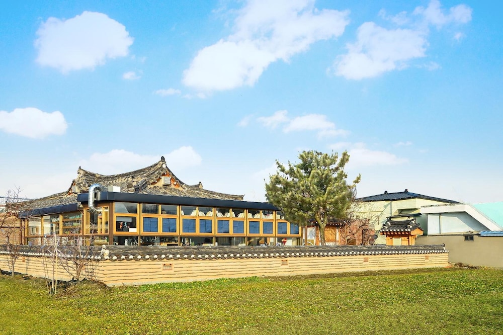 Gyeongju Hanokstay Hangbokhanzip view 3