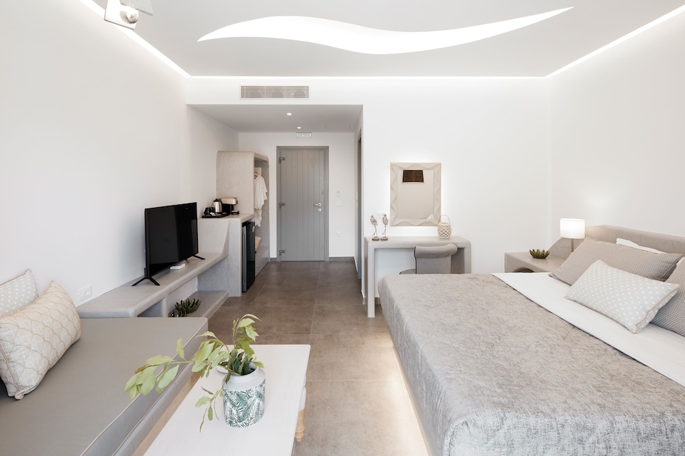 Amara Suites Santorini