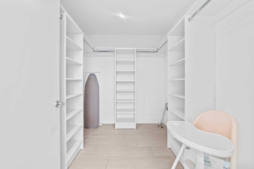 2BR Ocean Penthouse: Private Terrace & Hot Tub