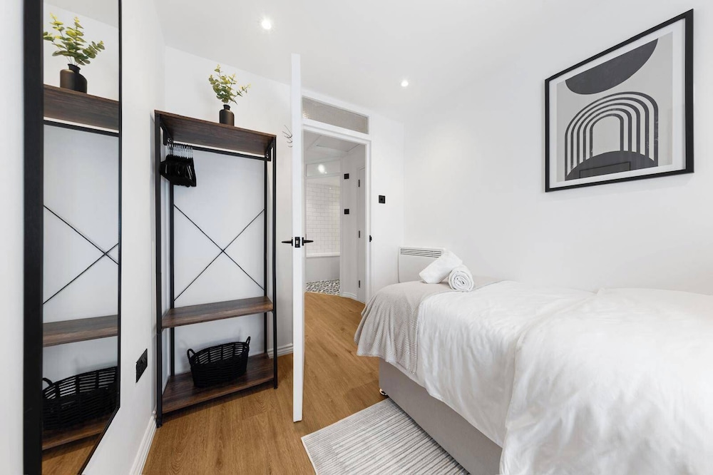 Unique 2BR Finchley Flat Sleeps 5