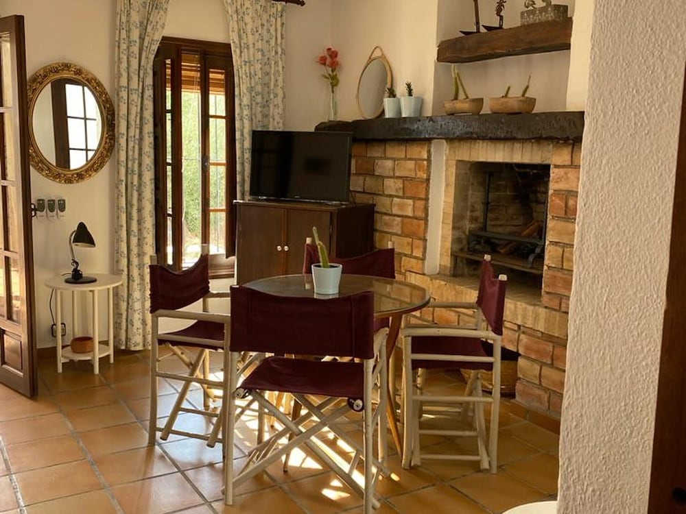 Spacious Holiday Home With Private Garden