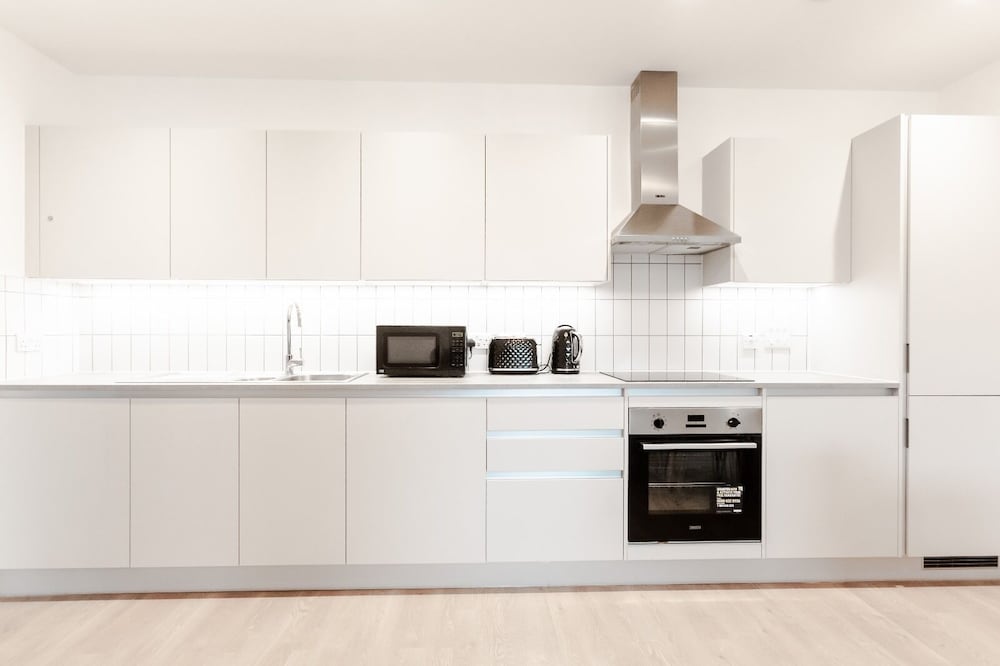 Brand New Luxurious 2-bed Apartment in Barking view 5