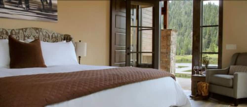 Highlands Ranch Resort