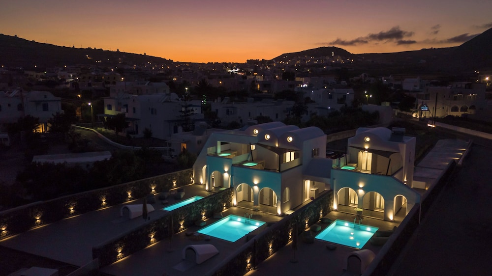 MODERN DOME HOMES OF SANTORINI