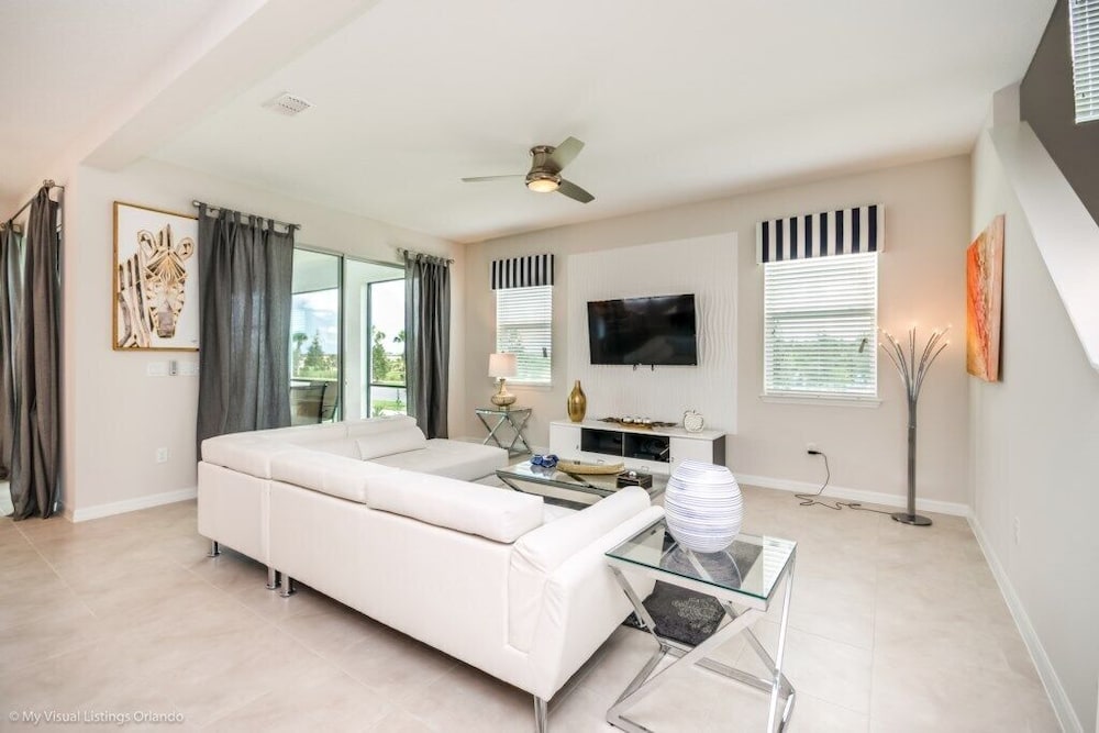 9001emt 6 Bedroom Villa by RedAwning - Image 4