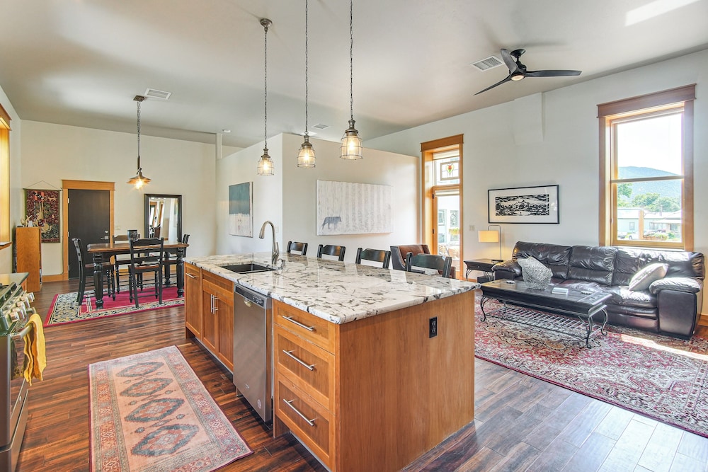 Divine Salida Stay: Walkable Location Near Dtwn!