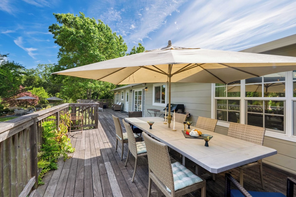 Glen Ellen Escape 5BR Retreat w/ Pool, Hot Tub, Hammocks & Vineyard Views
