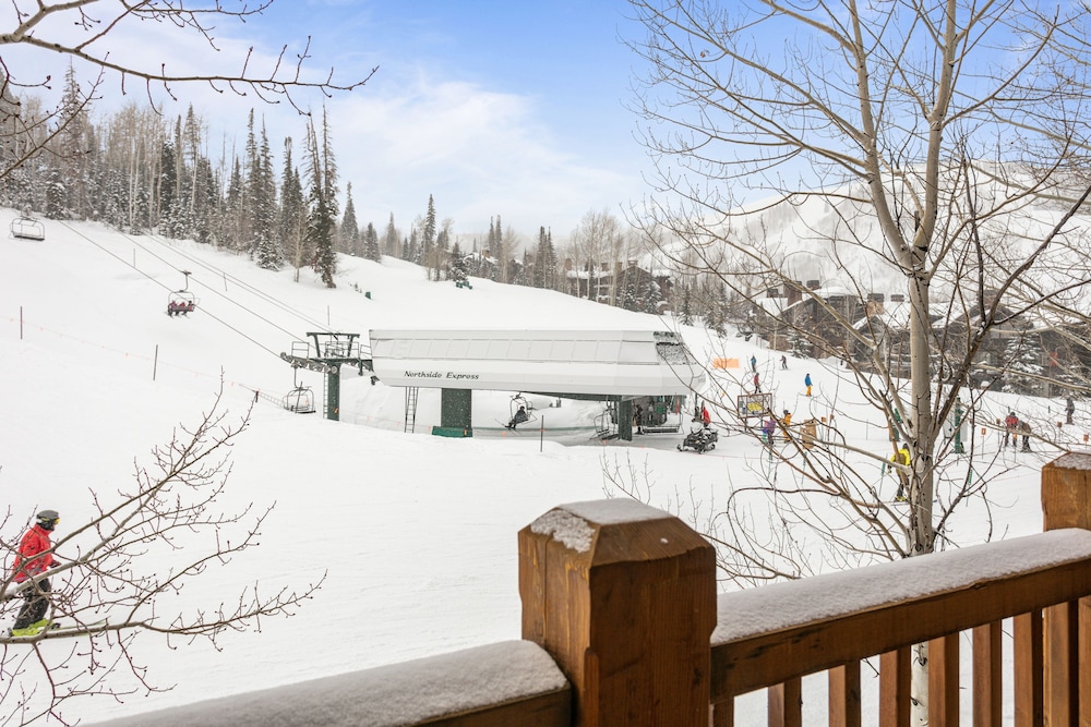 Grand Lodge - Four Bedroom #405 - Ski-in/ski-out 4 Condo