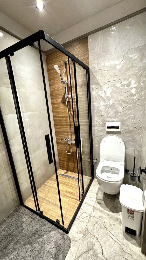 Elite Luxury Suites at Diamond in City