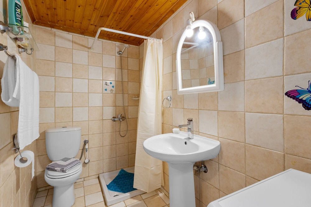 Litsa s Maisonette Near Sea - City Center
