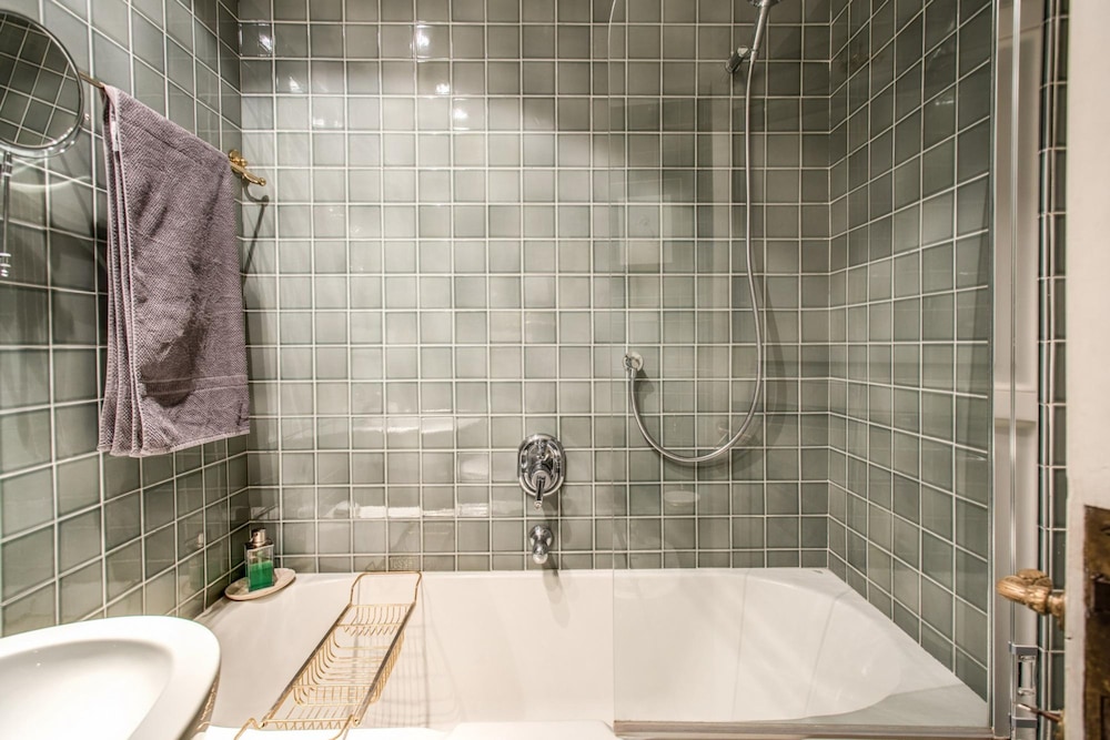 Wonderful Apartment With Balcony in Piazza Margana