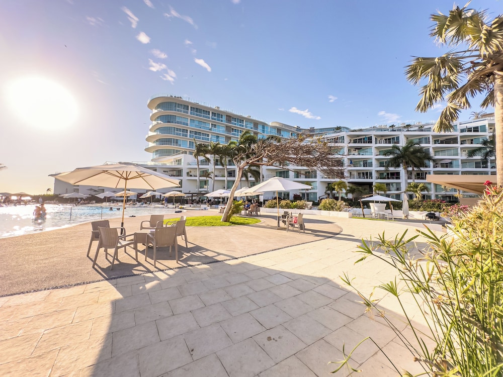 ARIA Residence Beachfront luxury
