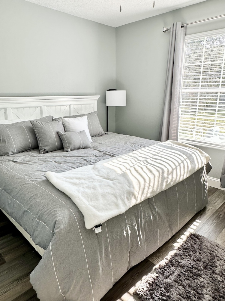 Coastal Cottage 5 Bedroom Home by Redawning