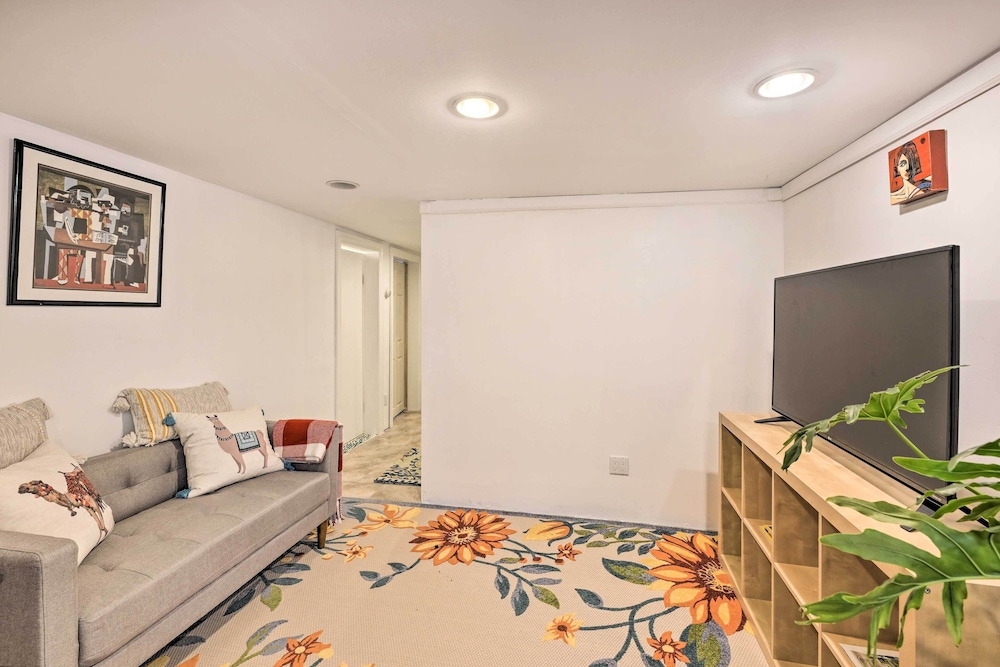 Island Park Couple's Escape 1 Mi to Beach! - Property Image 17