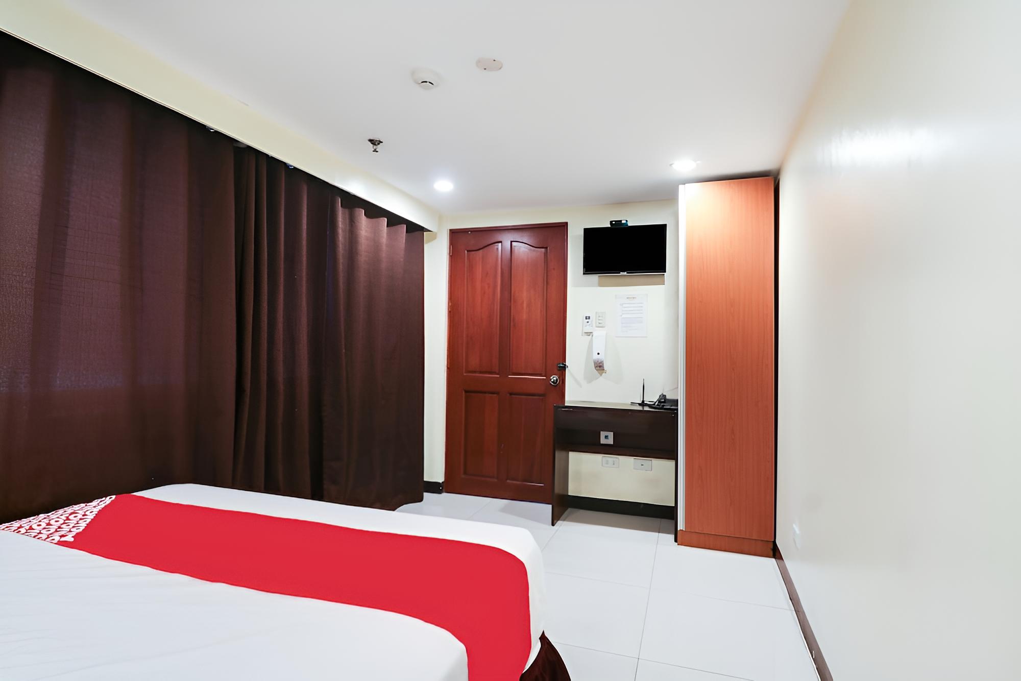 OYO 898 Berts Condotel view 5