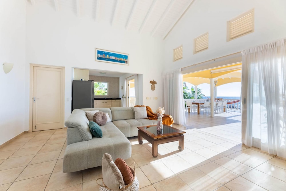 Spacious Bright Villa - Spectacular Ocean Views Private Pool