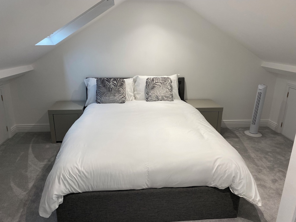 House - Sleeps 14 - Pets Ok - Parking - Garden view 4