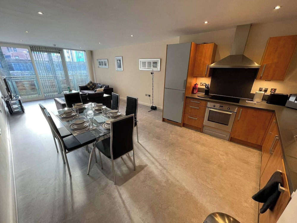 Birmingham City Apartment With 3 Bedrooms