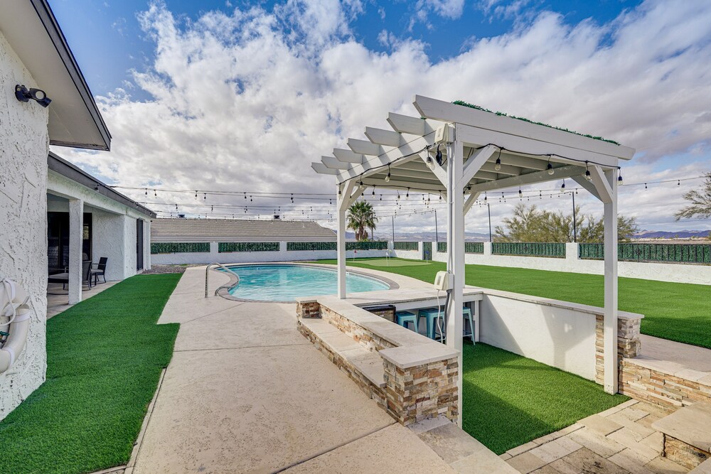 Sunny Arizona Oasis w/ Views - 2 Mi to Lake Havasu