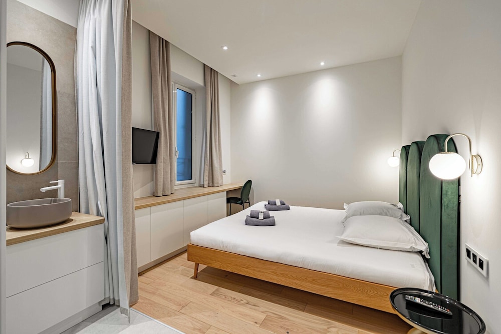 Superb Apartment in the Heart of Cannes view 2