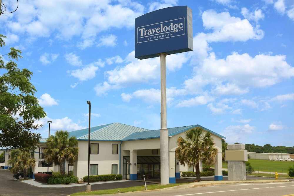 Hotel Travelodge by Wyndham Montgomery East - Image 1