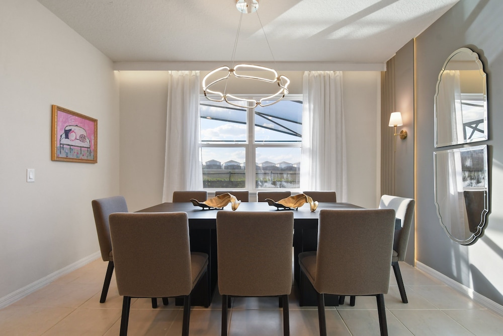 Lux Family Home in Exclusive Windsor Island Resort