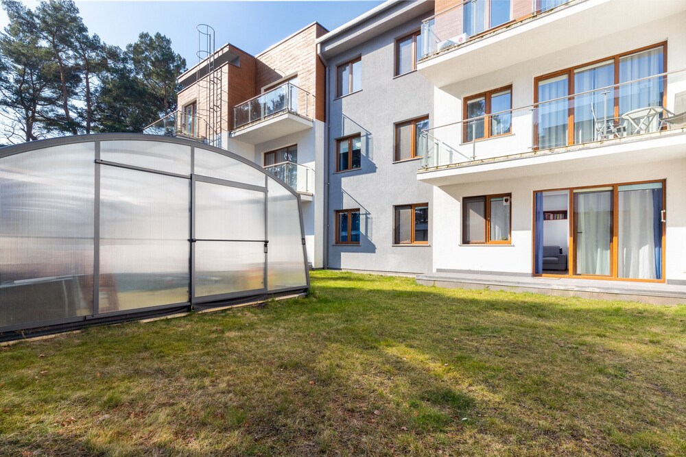 Willa 4 Pory Roku Apartment by Renters