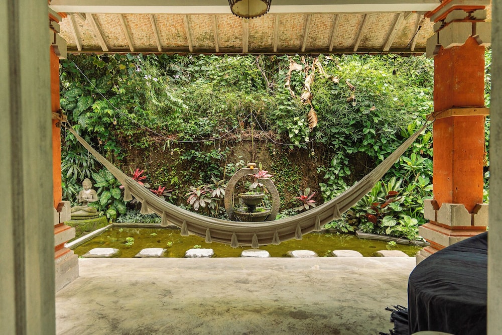 Barong Retreat Villa Ubud with Hammock Terrace, Garden & Koi Pond