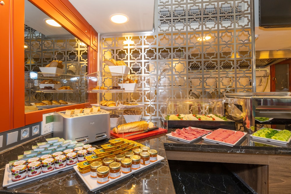 Hotel Blue Gilroy Hotel - Image 1