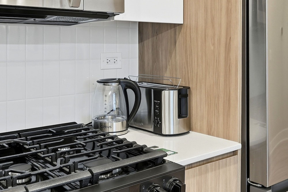 Comfy Condo - Gym Free Parking Modern Amenities