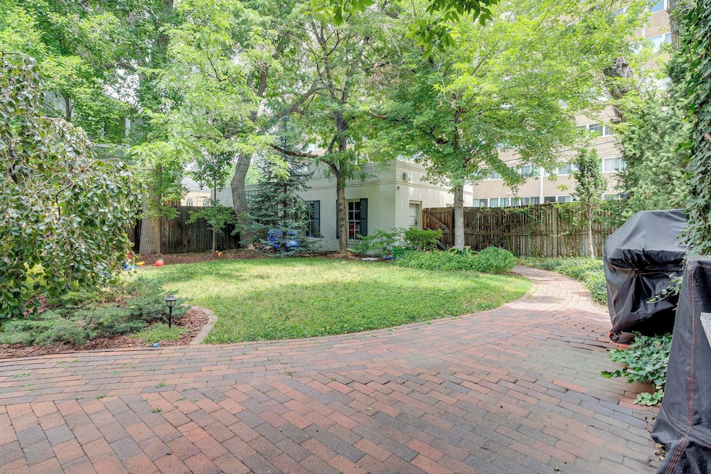 Walkable Apt w/ Off-street Parking in Cheesman!