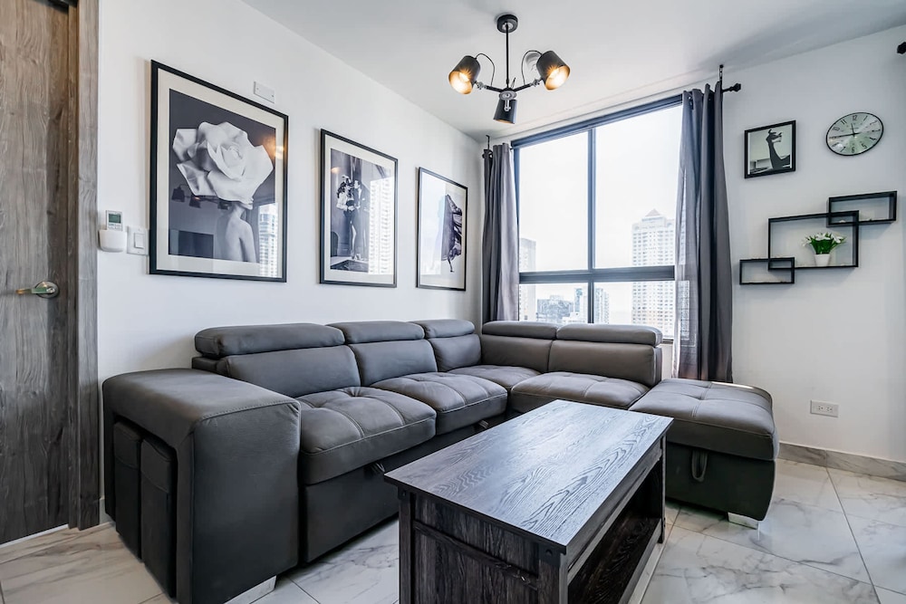 w Brilliant 1BR w Beautiful View in Calle 50