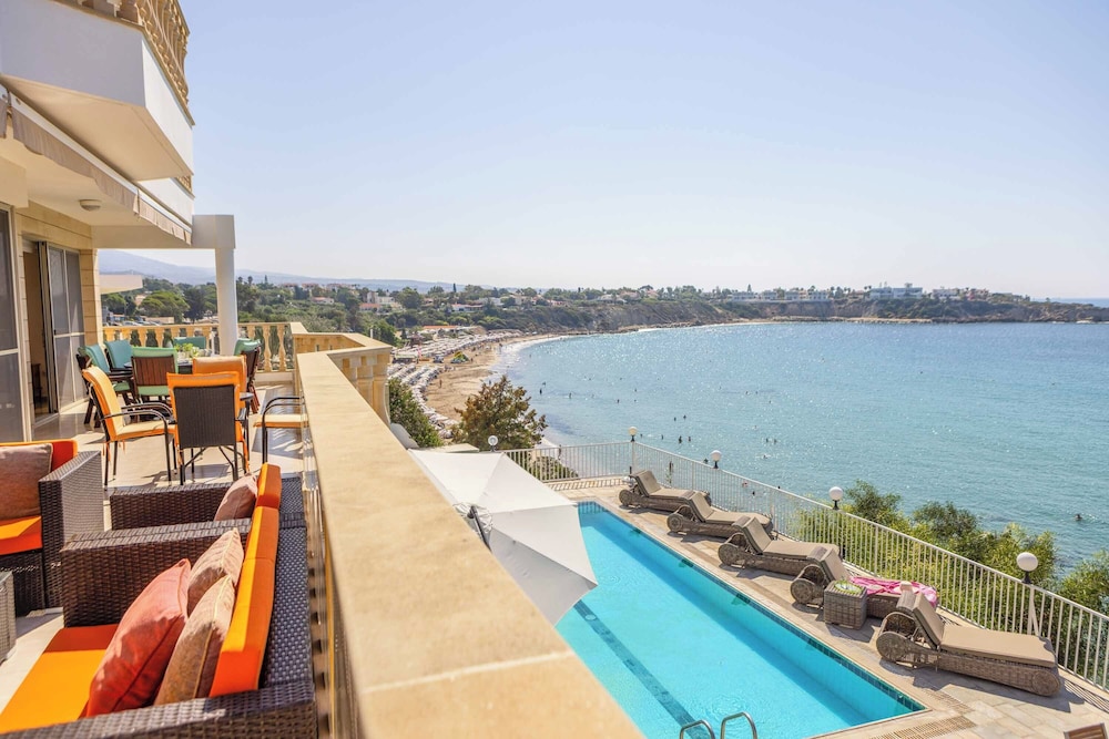 Katina Beach Villa
