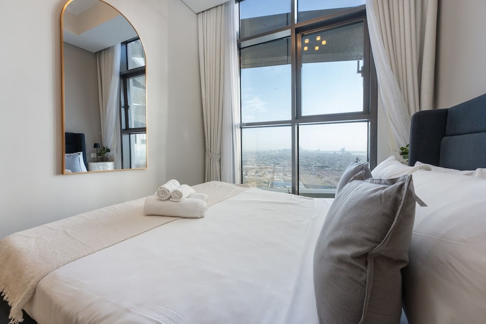Stunning 2BR With Amazing Views in Business Bay