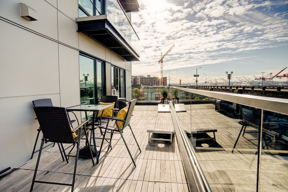 Pelicanstay in Stadium District