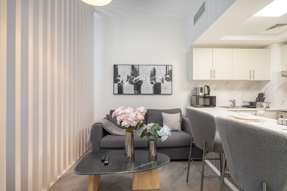 Your Dream Stay in JVC - Stylish Studio for 4
