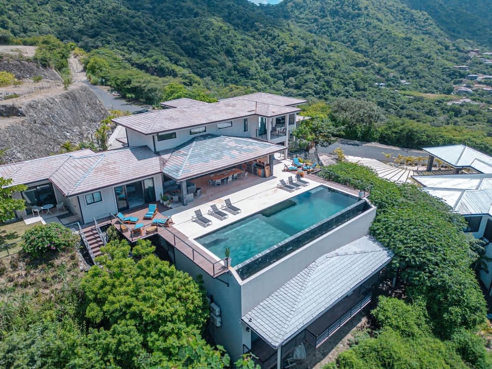 w Breathtaking 9BR Villa in Costa Rica