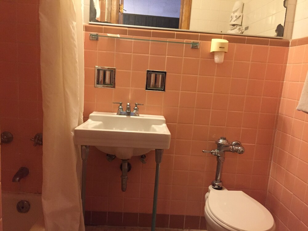 Du Wayne Motel