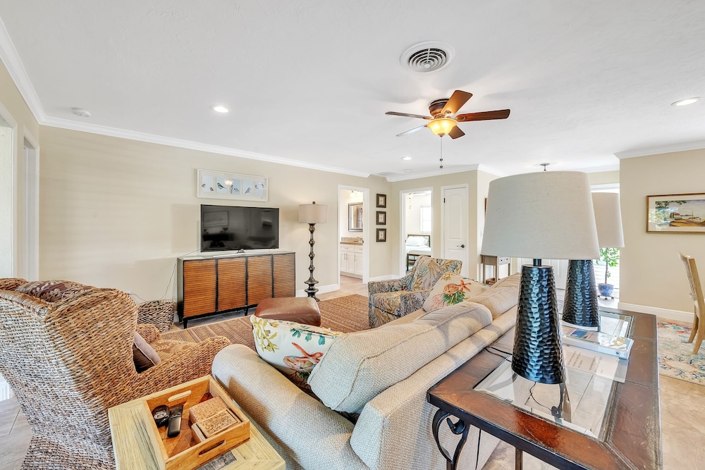 Beautiful Pool Home Near Siesta Key Beach 2 Bedroom Home