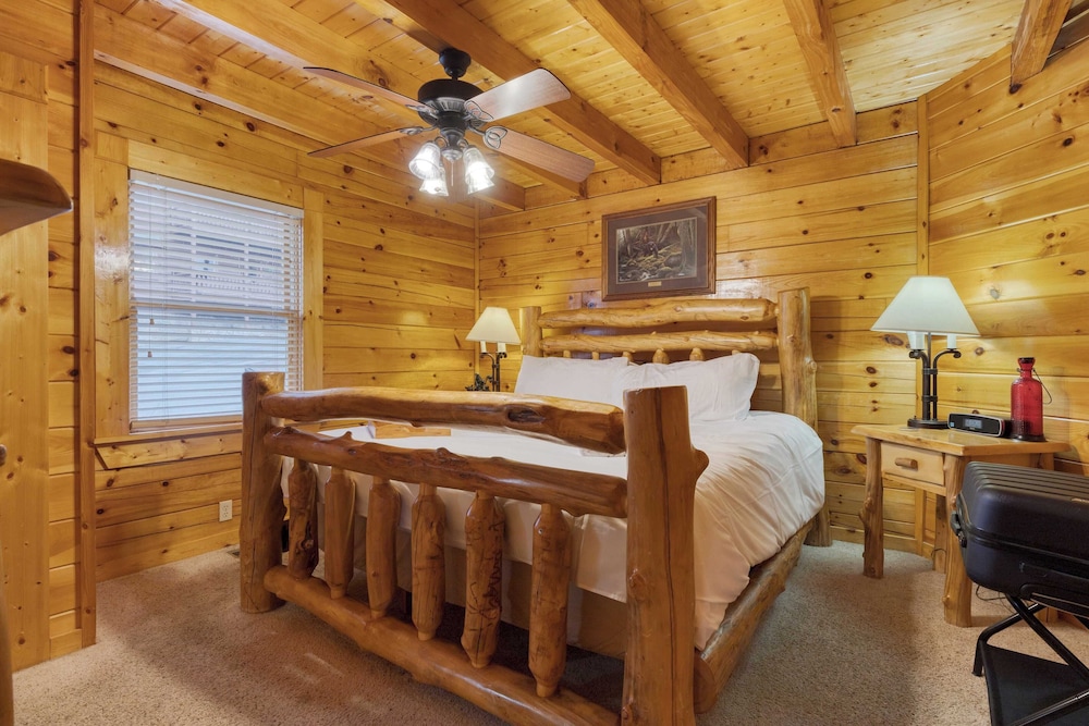 Cozy Cabin Near Dollywood Attractions Hot Tub, Game Room, Views Anne's Place