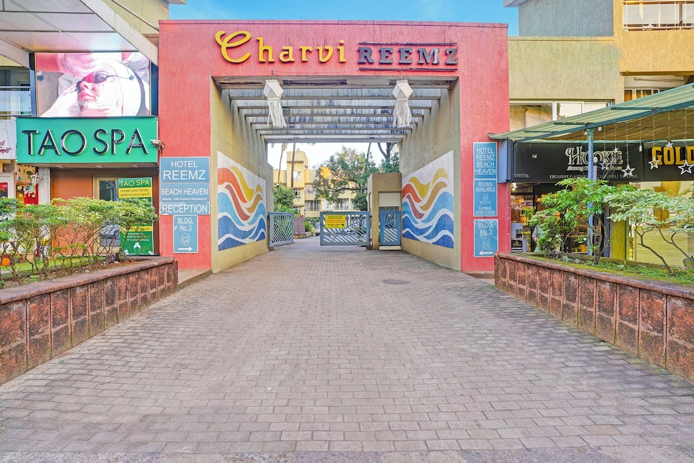Fabhotel Charvi Reemz