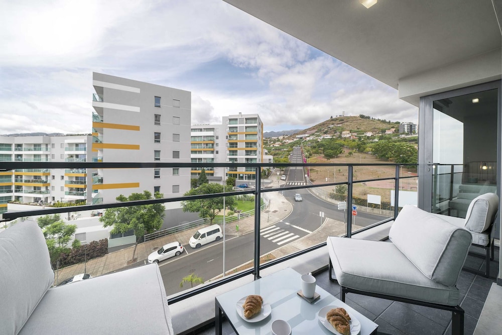Apartment With Pool and Gym, Piornais Residence I view 2