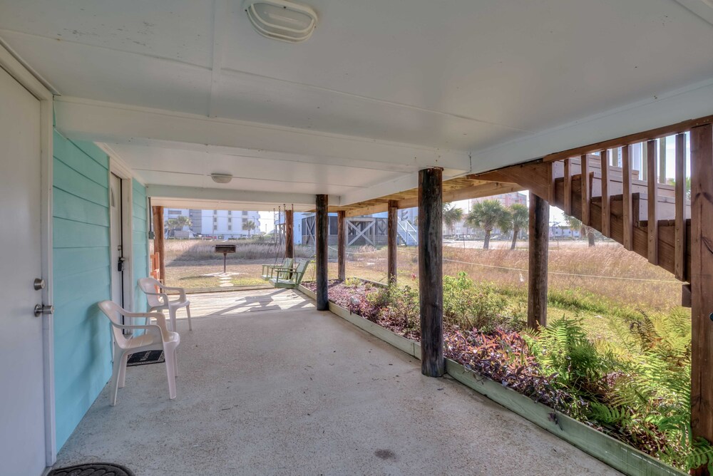 West Beach  3 Bedroom Cottage by RedAwning