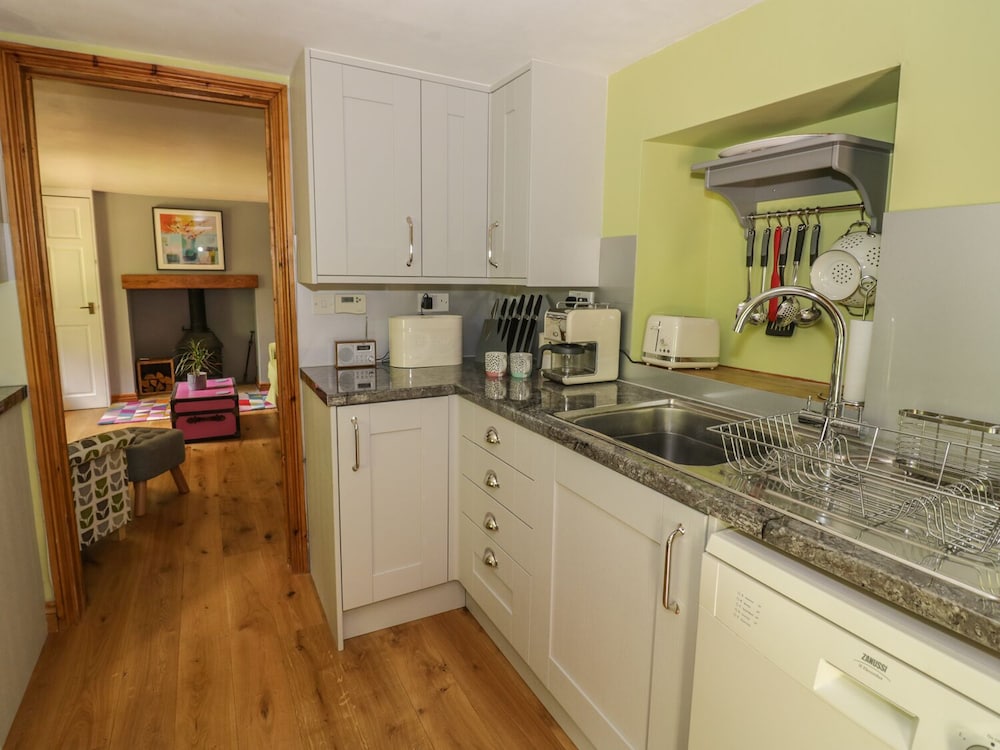 Cottage on the Common view 5