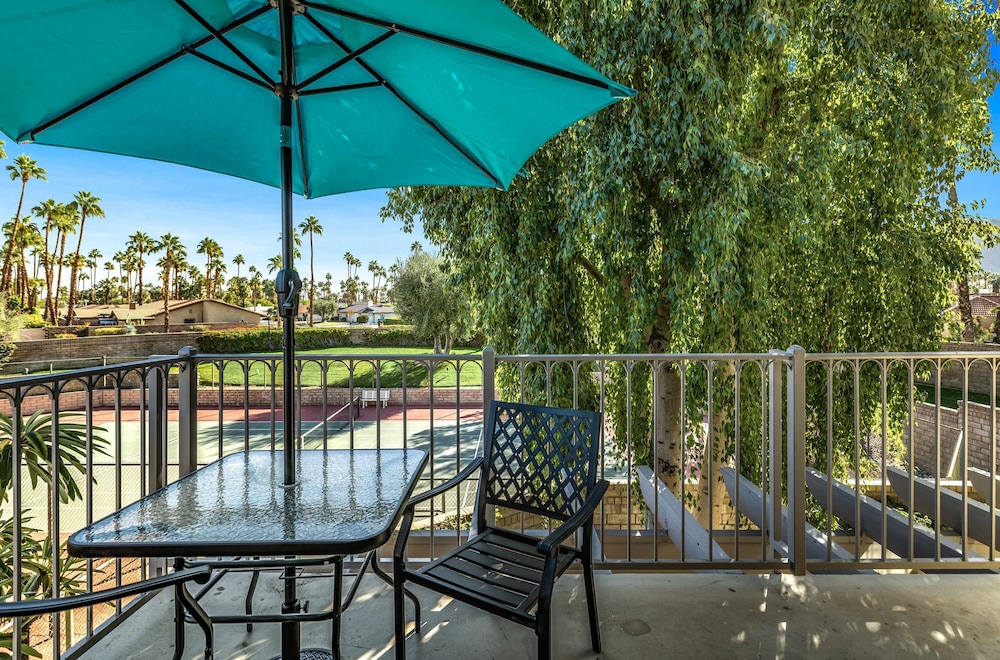 Stylish Condo With Panoramic View Community Pool