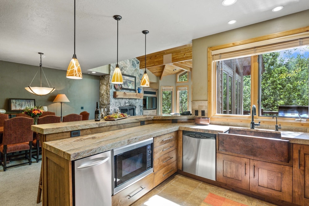 Trail's End Lodge at Deer Valley Resort - Four Bedroom Residence with Spa #12 4 Condo