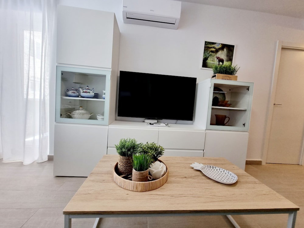 Modern and Cozy Apartment Just Steps From Los Locos Beach